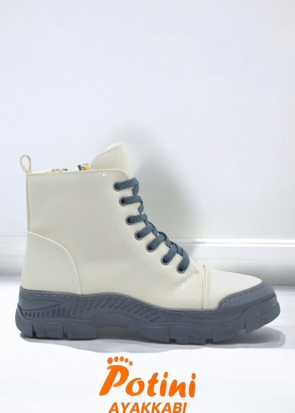 Kadın Kaydırmaz Tabanlı Bağcıklı Cilt Bot