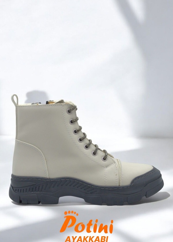 Kadın Kaydırmaz Tabanlı Taş Bağcıklı Cilt Bot