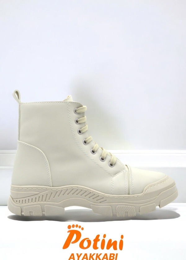 Kadın Kaydırmaz Tabanlı Bağcıklı Cilt Bot